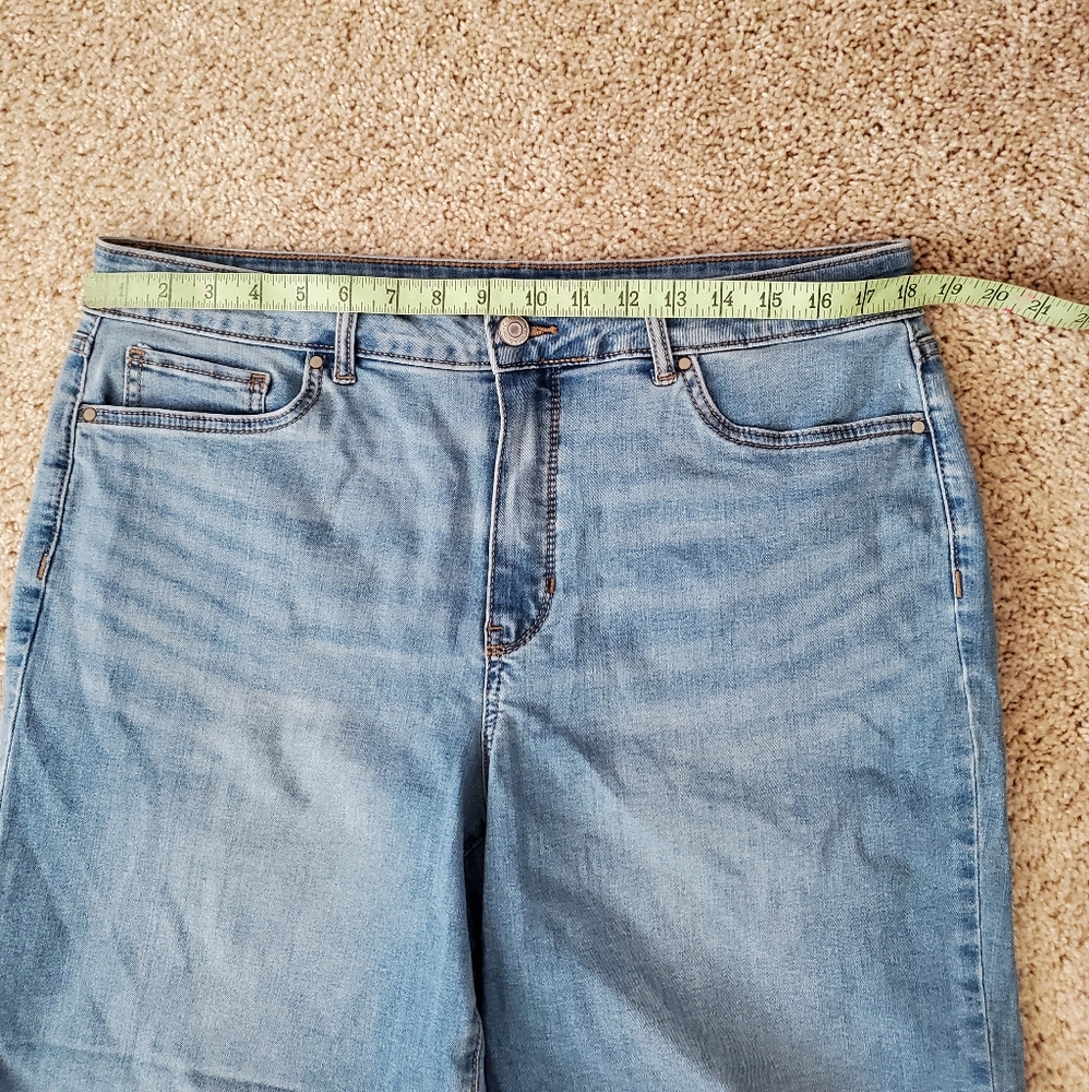 High Rise Basic Shorts - Picture 6 of 8